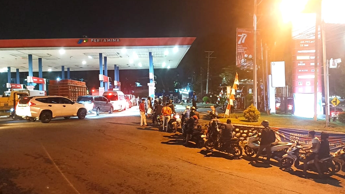 Palembang Koordinasi Gubernur Tutup Antrean SPBU di Kota