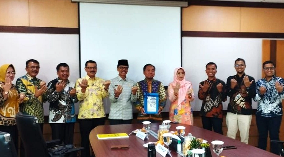 Palembang Serahkan LKPD 2025 ke BPK Sumsel di kantor