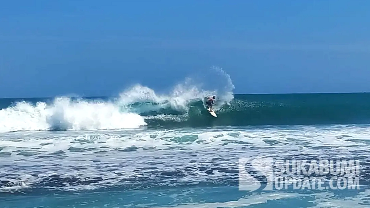 Pantai Matahari Cikembang Jadi Surga Selancar, Sukabumi