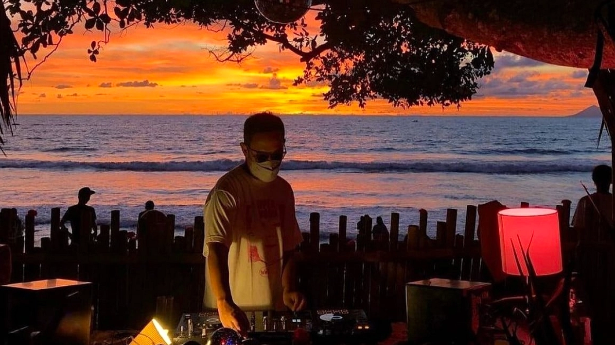 Pantai Mutiara Carita Penuhi Wisatawan Lebaran, Okupansi 75%