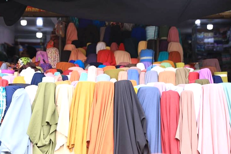 Pasar Cipadu Tangerang Sepi, Pedagang Terpuruk, Harga Naik