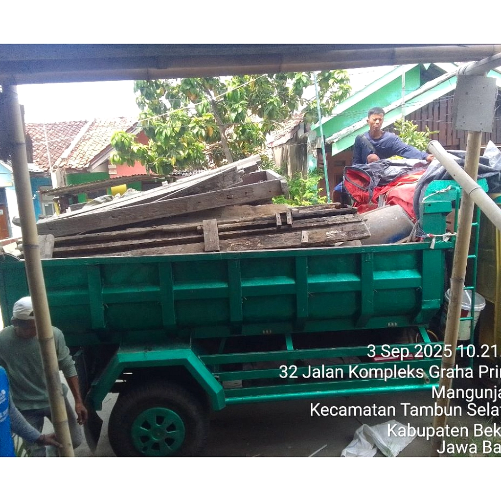 Pasar Padurenan Baru Bekasi: Sempit, Kosong, Badai Sampah