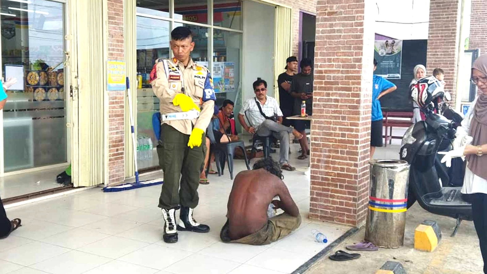 Pasien Jiwa Ancam Orang Tua Pakai Sajam, Dievakuasi Polisi