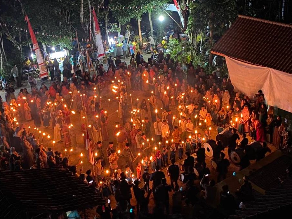 Pawai Obor 1 Muharram 1448 di Cigugur Tengah, Cimahi