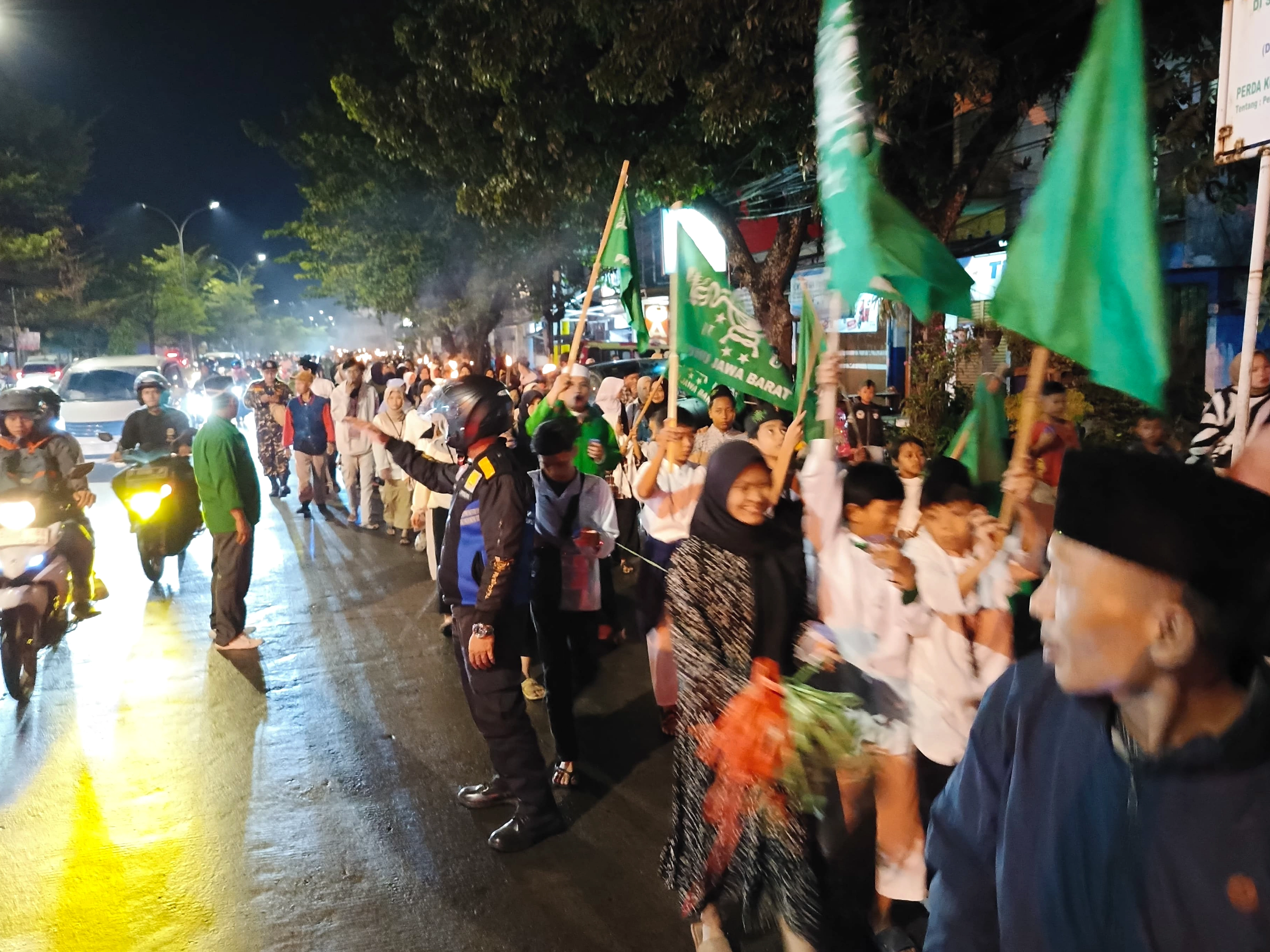 Pawai Obor Meriahkan Tahun Baru 1448 Hijriah di Tasikmalaya