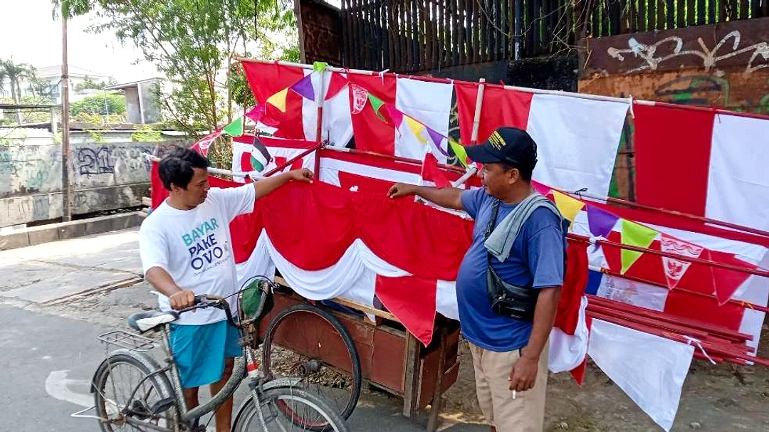 Pedagang Bendera Mulai Ramaikan Jakarta Jelang HUT RI