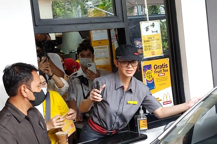 Pegawai McDonald’s Tangkap Tikus di Taiwan, Video Viral