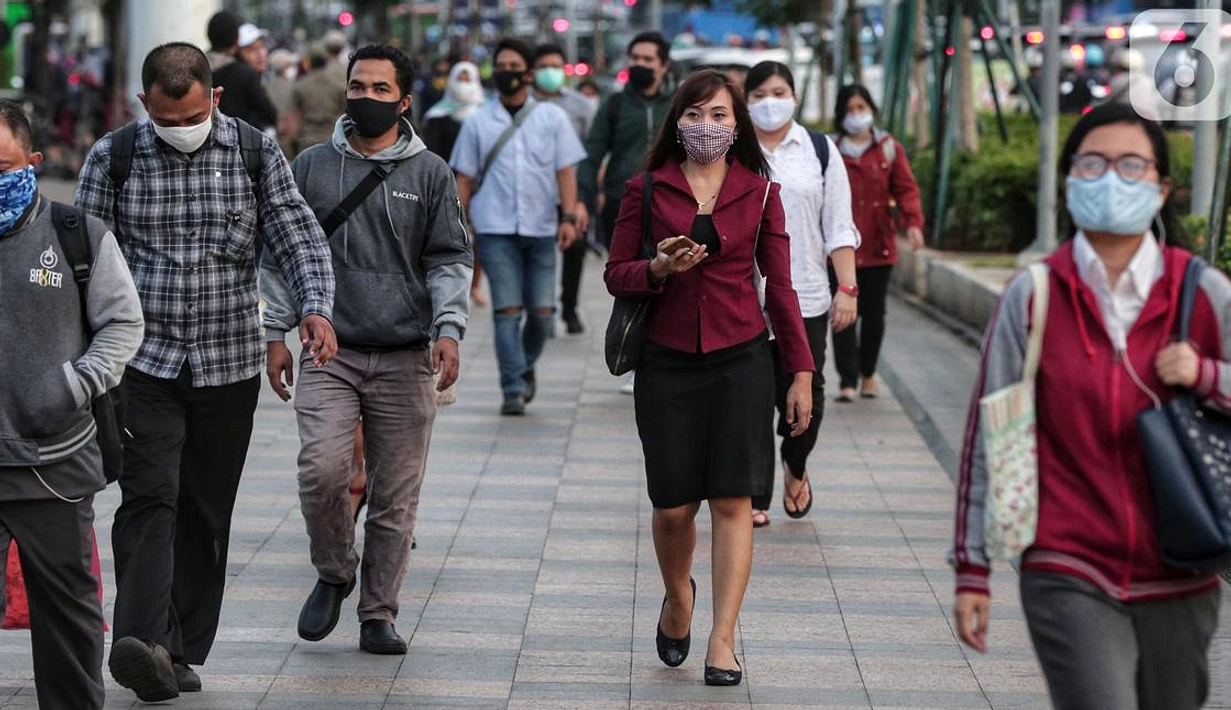 Pekerja Filipina Jalan Kaki ke Kantor, Krisis Bahan Bakar