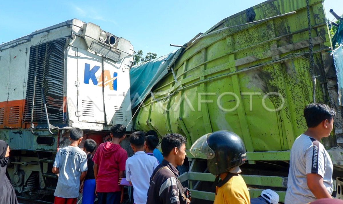 Pelanggaran Terobos Perlintasan Kereta Sanksi Kurungan 3 Bulan
