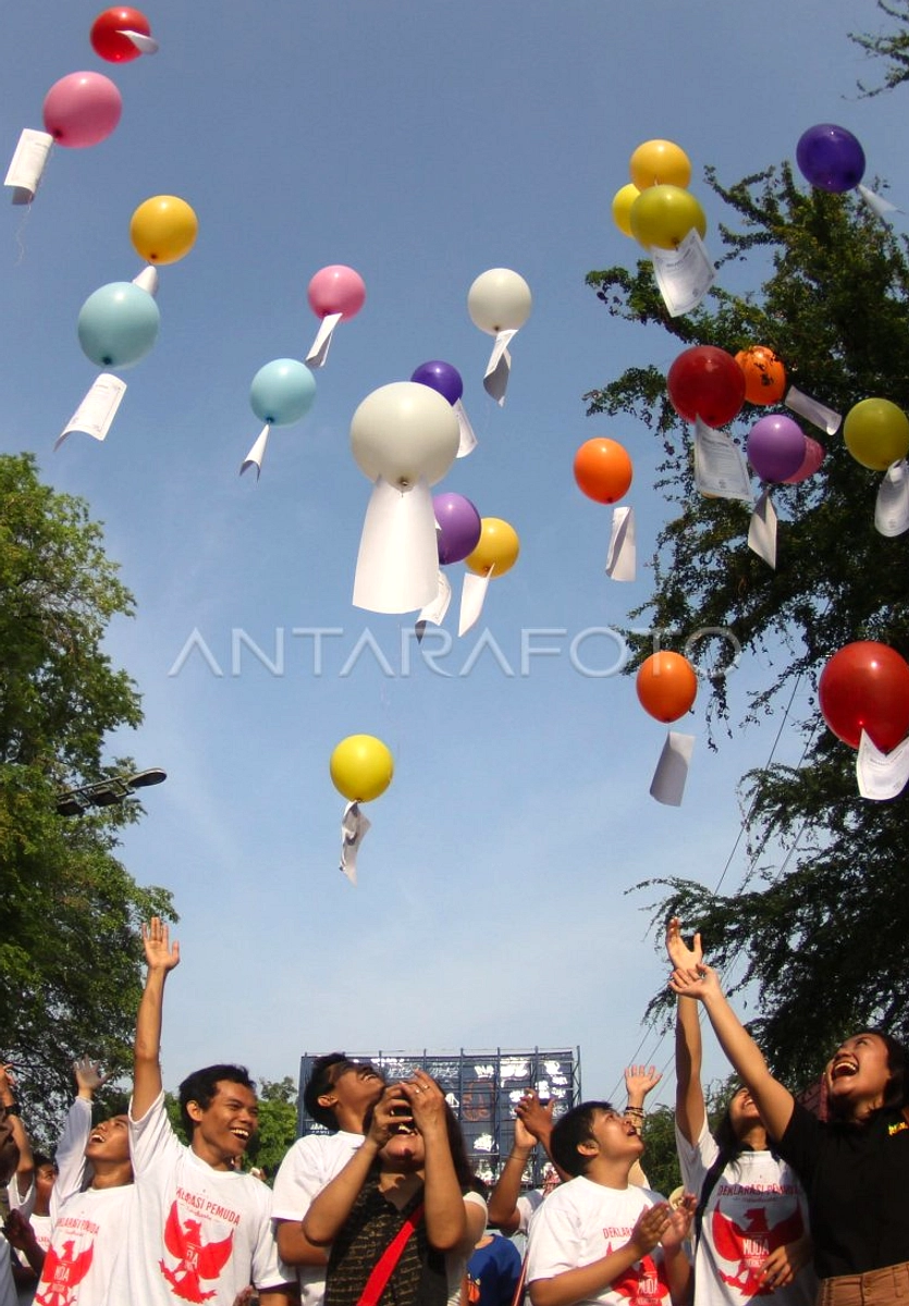 Pelepasan Balon Warnai MPLS di Pamekasan