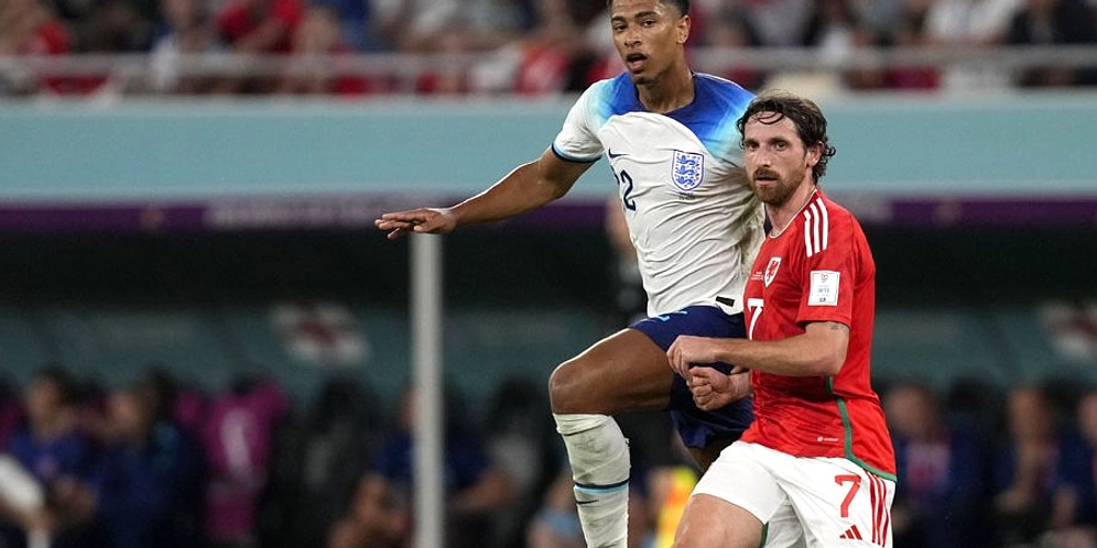 Pemain Bola Lubangi Kaus Kaki, Bukan Sekadar Gaya