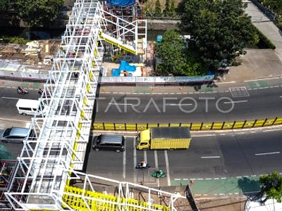 Pembangunan Jembatan Penyeberangan Jalan Tunjungan 87% Selesai