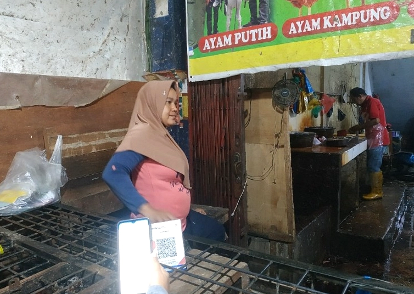 Pembeli QRIS Dibentak Penjual Ayam Gunting