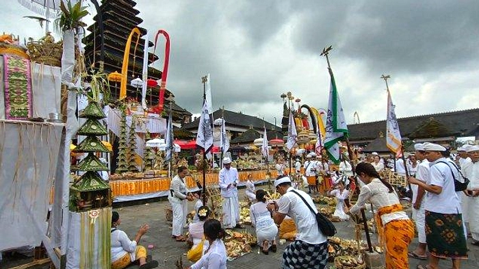 Pemedek 64 Tahun Meninggal di Pura Besakih Saat Sembahyang