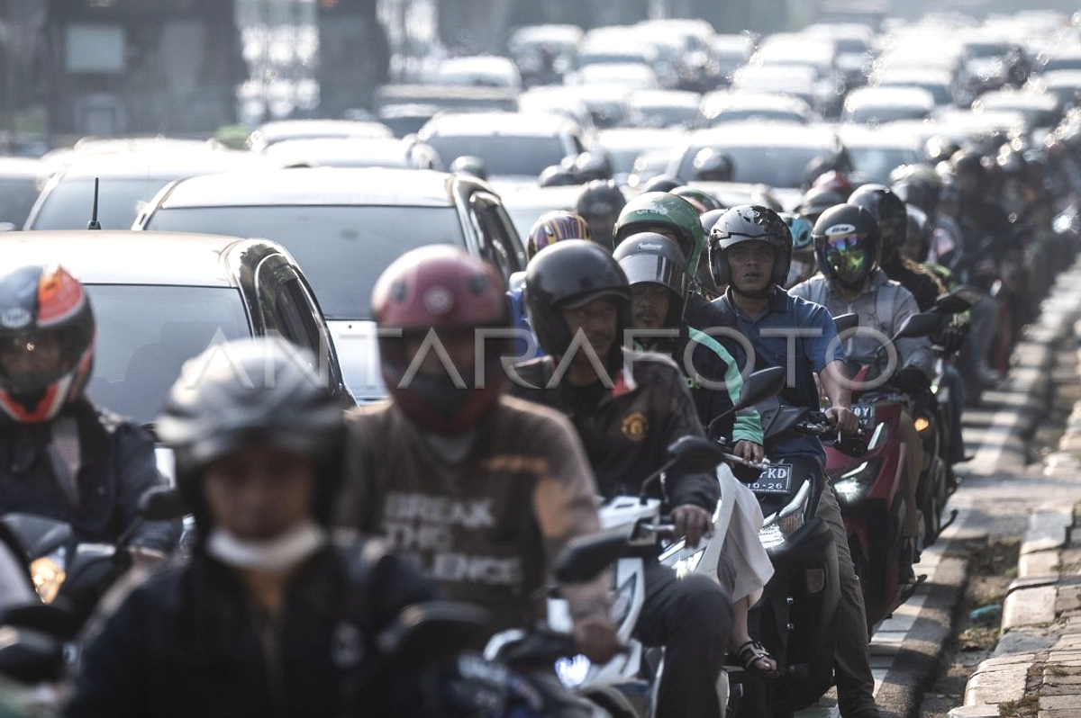 Pemerintah Batasi 50% Kendaraan Dinas ASN & WFH Jumat