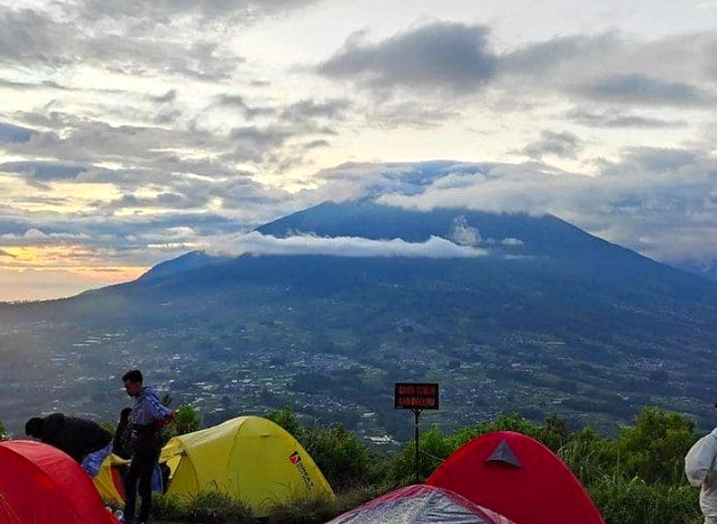 Pemuda Jual Es Krim di Puncak Gunung Andong Viral di TikTok