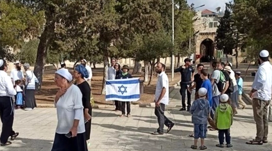 Pemukim Israel masuk Masjid Al‑Aqsa, kibarkan bendera 52 karakter