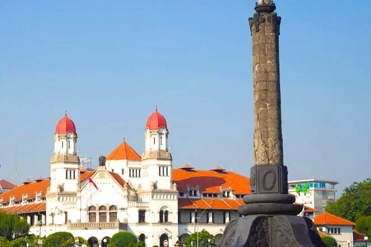Pengemudi Tabrak Taman Tugu Muda Ditemukan di RS