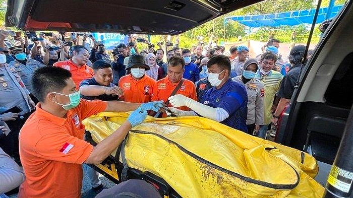 Penggemar Vidi Aldiano Berkumpul di Makam TPU Tanah Kusir