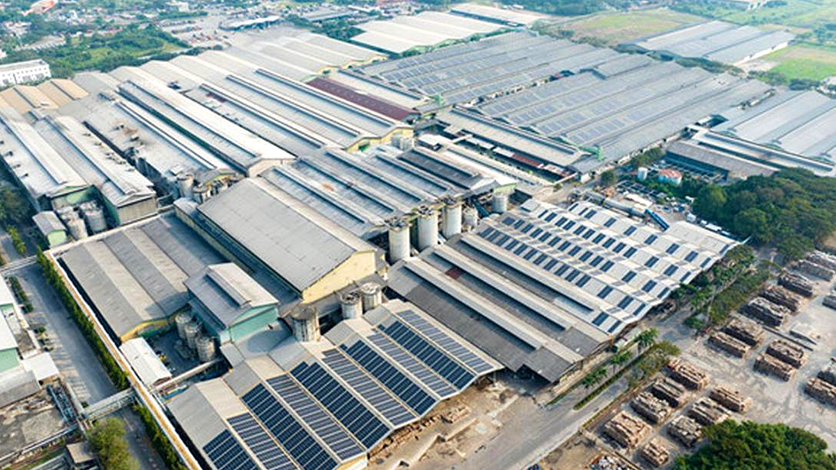 Pengusaha Sambut Target PLTS 100 GW, Soroti Tantangan Infrastruktur