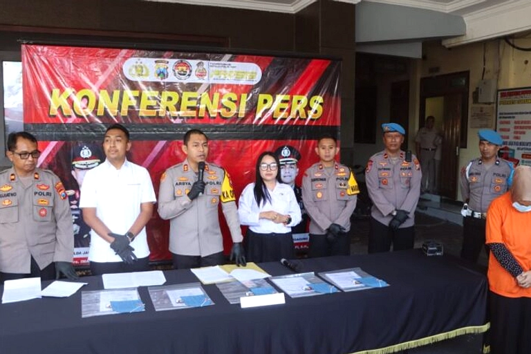 Pensiunan Stroke Ikut Longmarch, Desak Kredit Palsu Dibatalkan