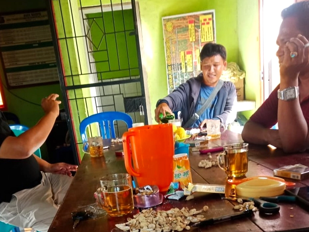 Perangkat Desa di Demak Tertangkap Karaoke Sambil Minum Miras Saat Jam Kerja