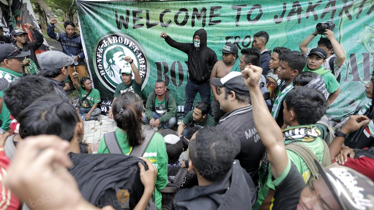 Persebaya Rayakan Ulang Tahun ke-99 dengan Konvoi Bonek
