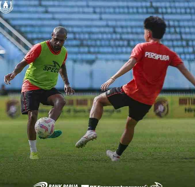 Persela Rekrut Bek Syukron, Target Promosi