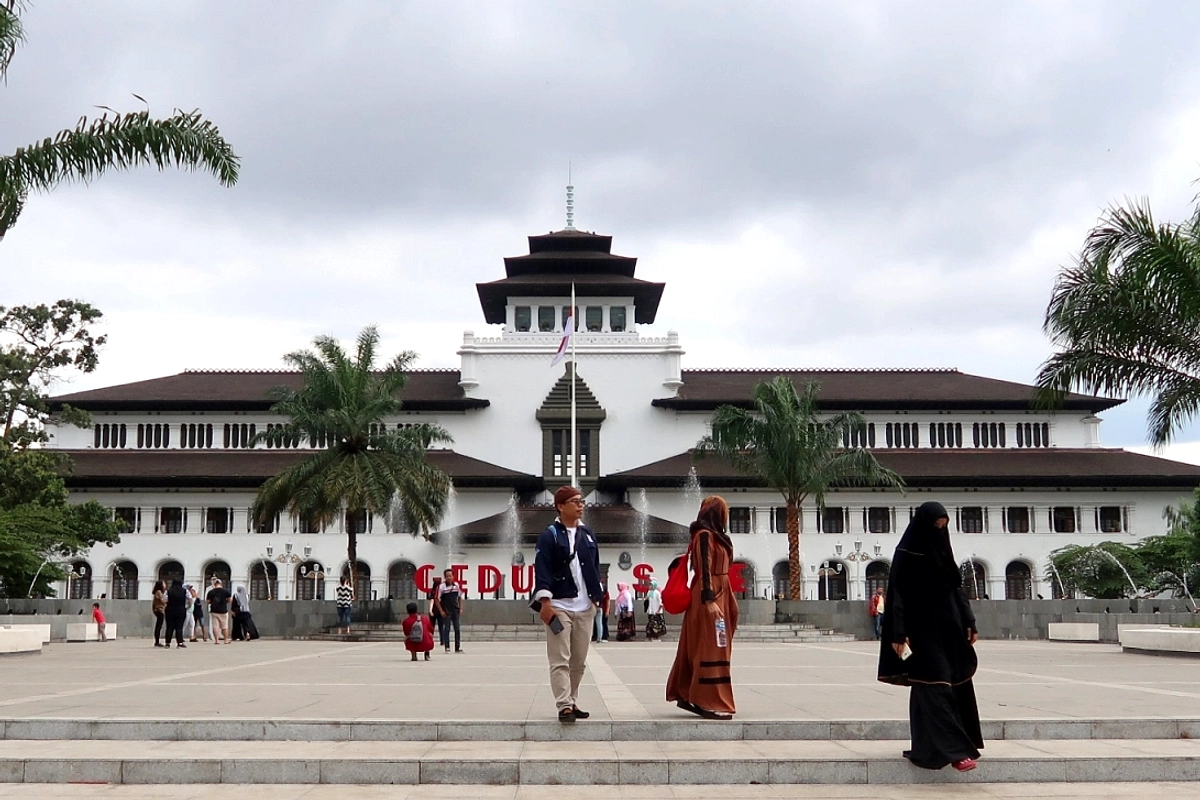 Persib Juara, Suporter Bandung Pilih Gedung Sate untuk Jajan