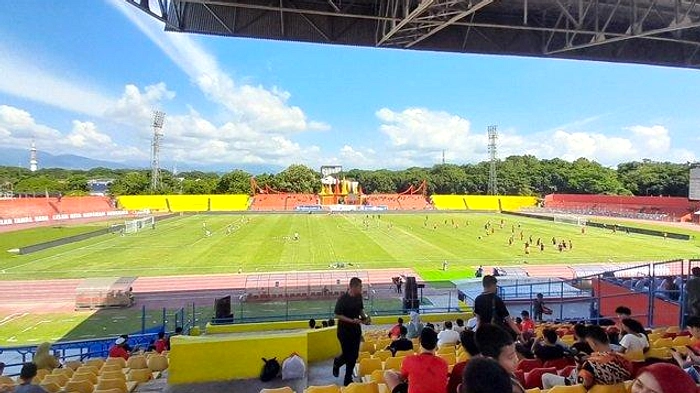 Persib Kalahkan Semen Padang 2-0 di Stadion H. Agus Salim