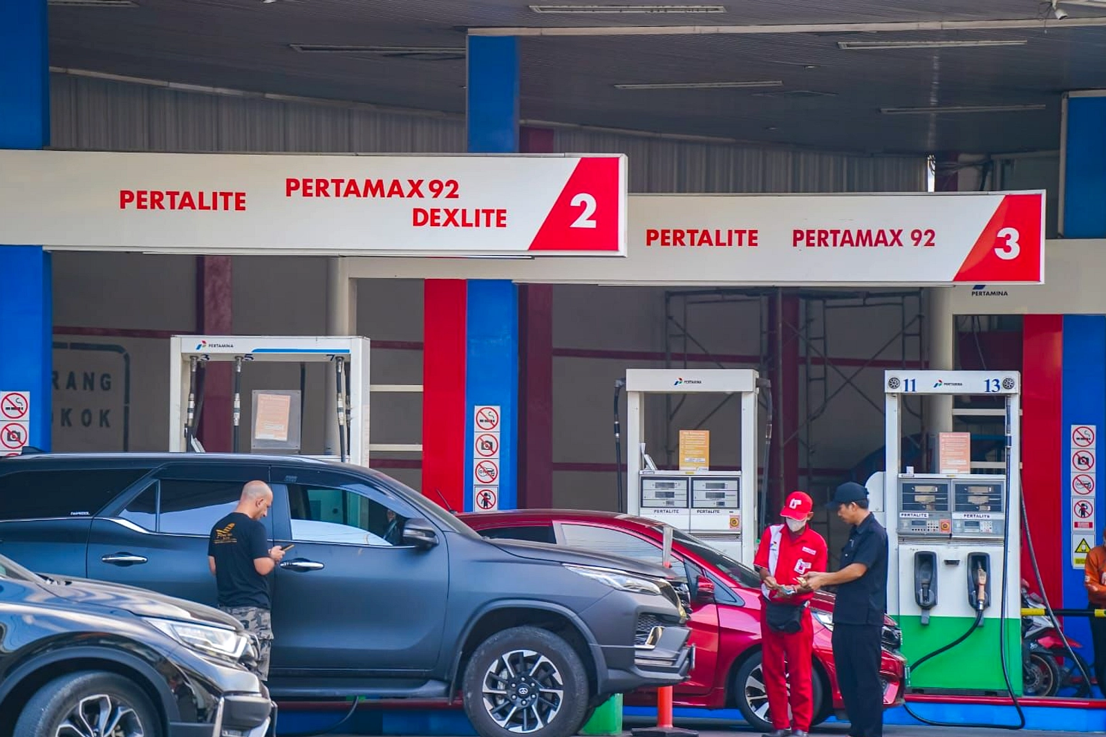Pertamina Benahi Distribusi, Antrean BBM Masih Mengular
