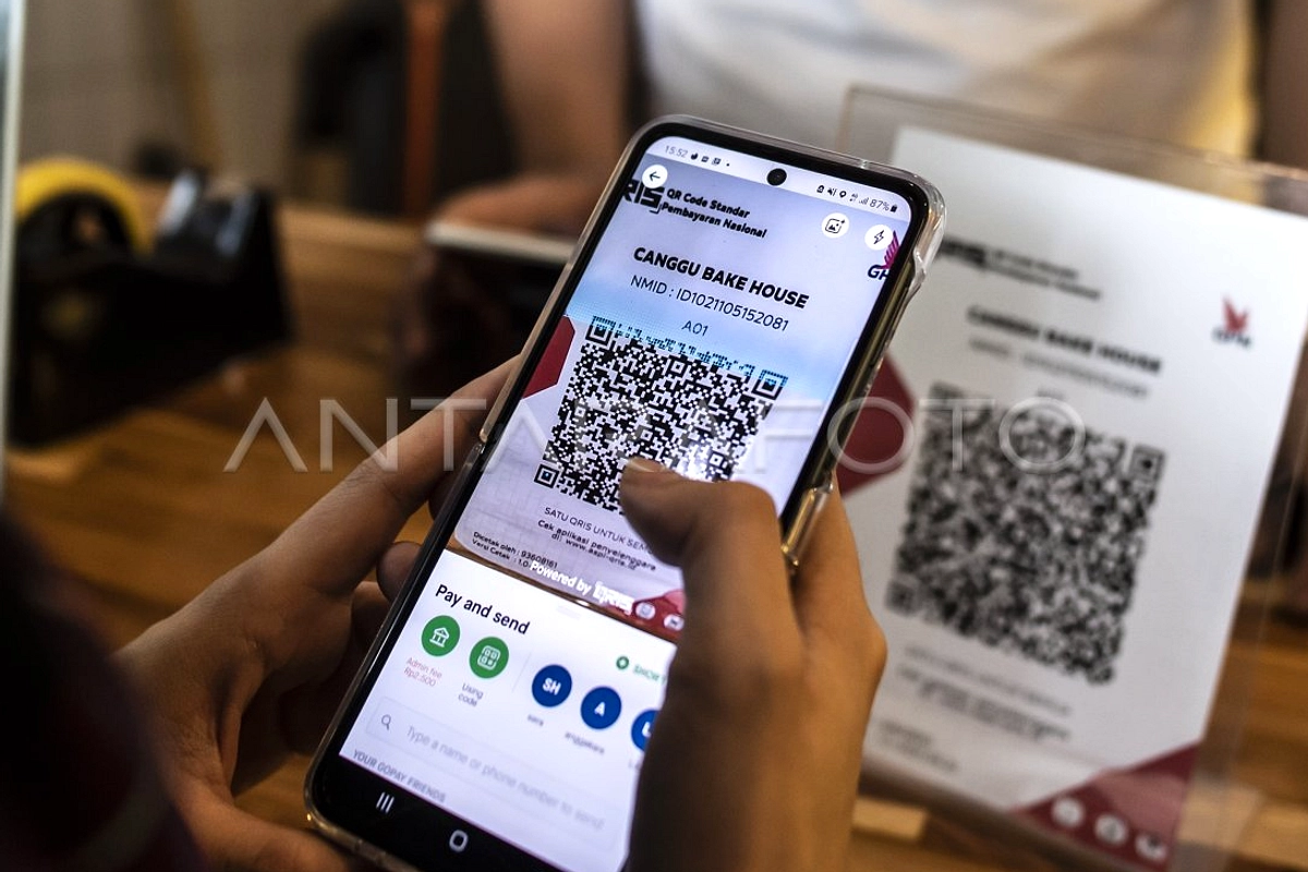 Pertumbuhan Uang Kartal Melambat, Masyarakat Beralih ke QRIS