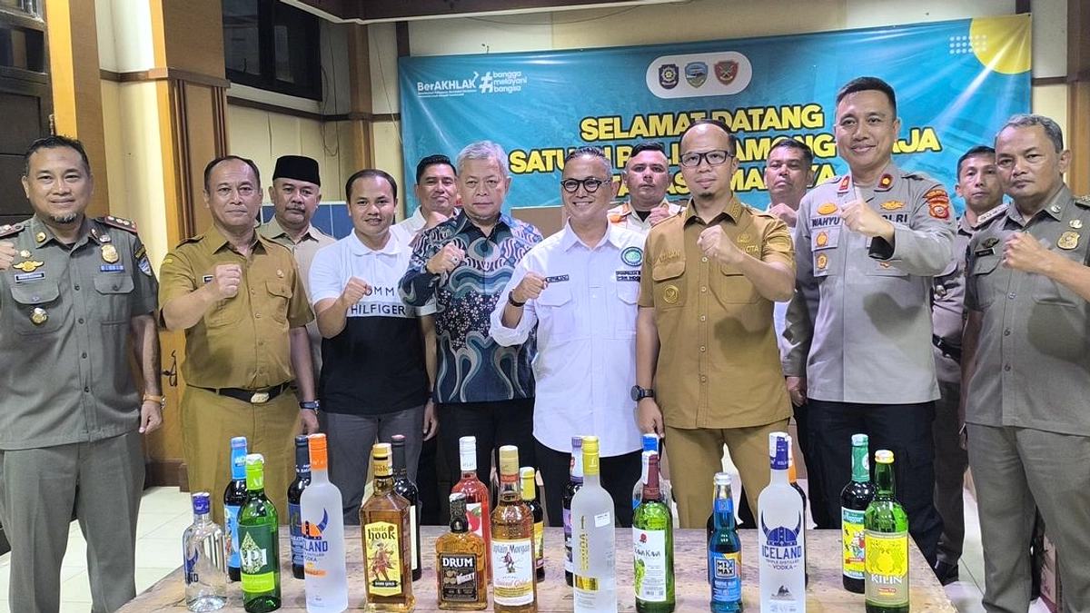 Petani Tasikmalaya Teror Pecahan Botol Miras di Sawah