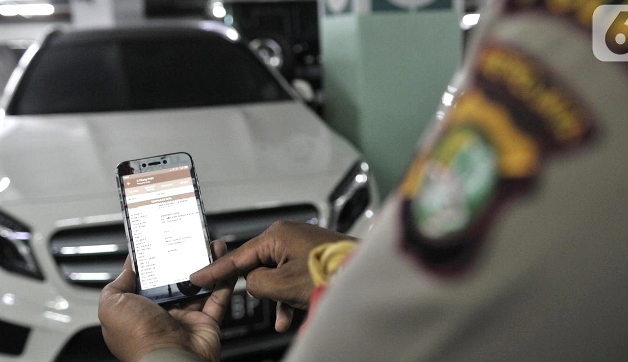 Petugas Samsat Datangi Rumah Warga yang Belum Bayar Pajak