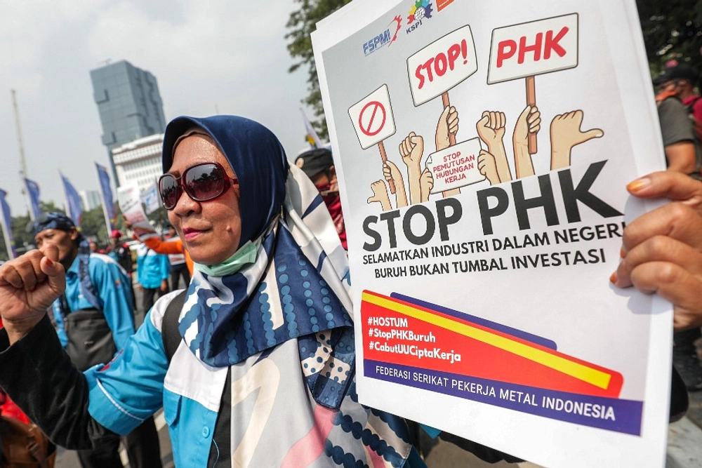 PHK Besar di Indonesia, Harga Energi Naik dan Impor Pickup