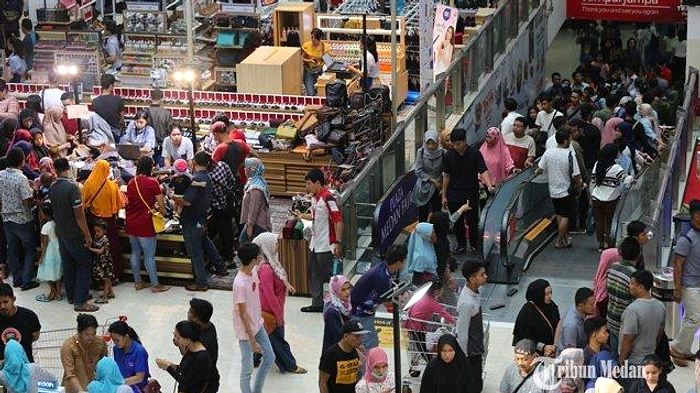 Plaza Medan Fair Penuh Pengunjung, Diskon Lebaran Hingga 50%