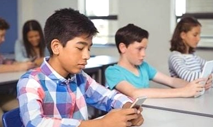 Polandia Larang Ponsel di Sekolah 2026: Usia 7‑15 Tanpa HP