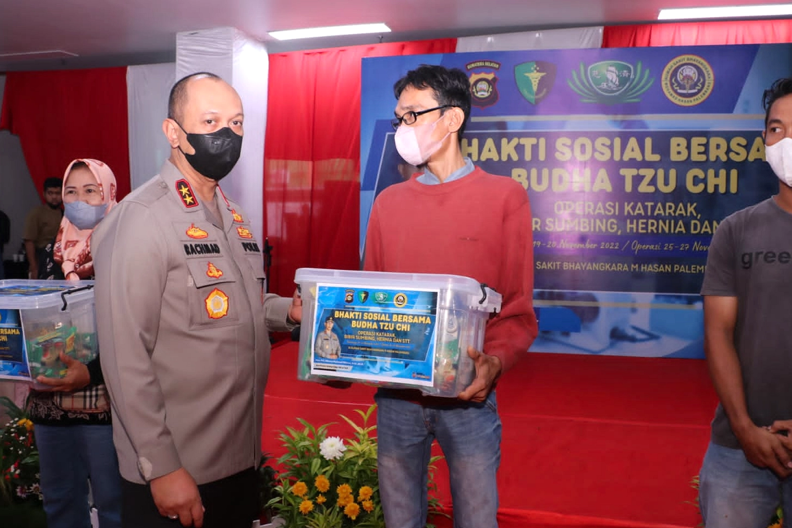 Polda Sumsel Gelar Khitanan Massal dan Operasi Katarak Gratis