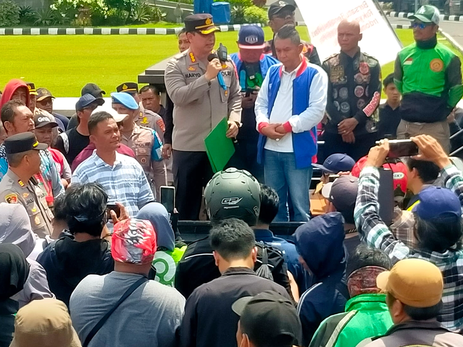 Polda Sumsel Nobar Piala Dunia 2026, Bansos bagi Ojek Online