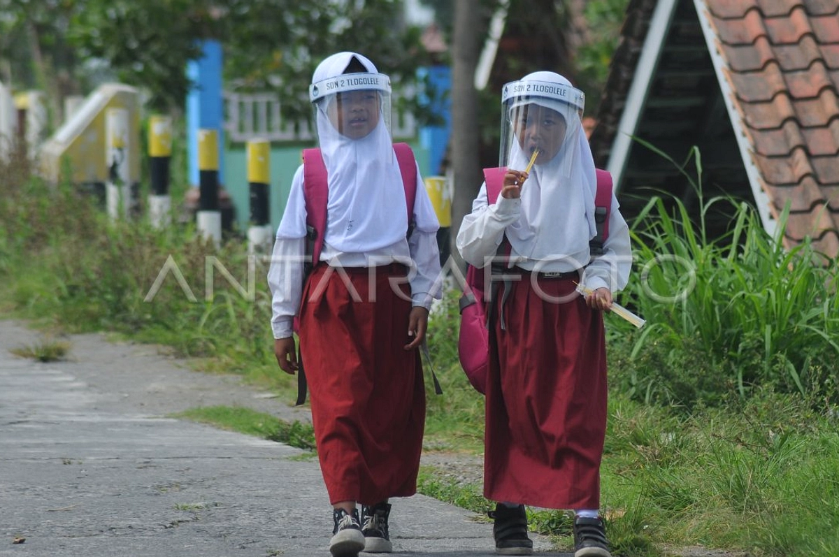 Polisi Antar Siswa SD Tersesat di Gresik