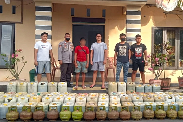 Polisi Tangkap 7 Tersangka BBM di Probolinggo 1.5k Liter