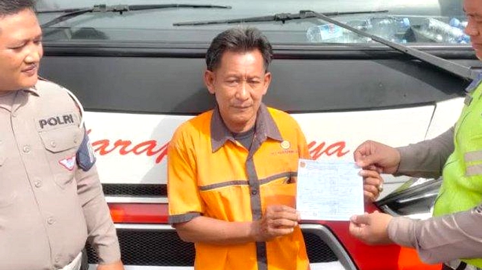 Polisi Tangkap Bus Harapan Jaya di Kediri Pelanggaran Jalur