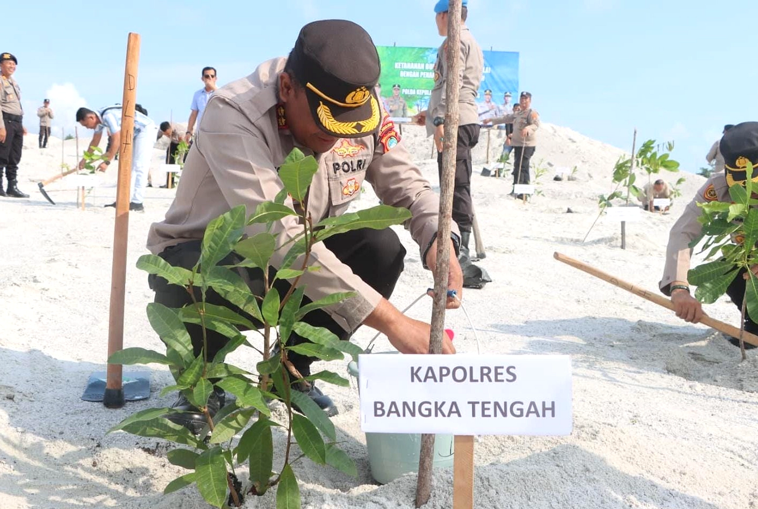 Polres Bangka Barat Tanam 100 Pohon Buah di Lahan Tambang