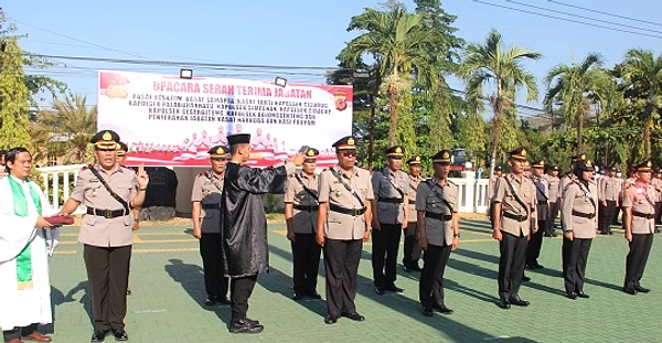 Polres Blitar Hadiahkan 20 Anggota atas Penegakan Uang Palsu