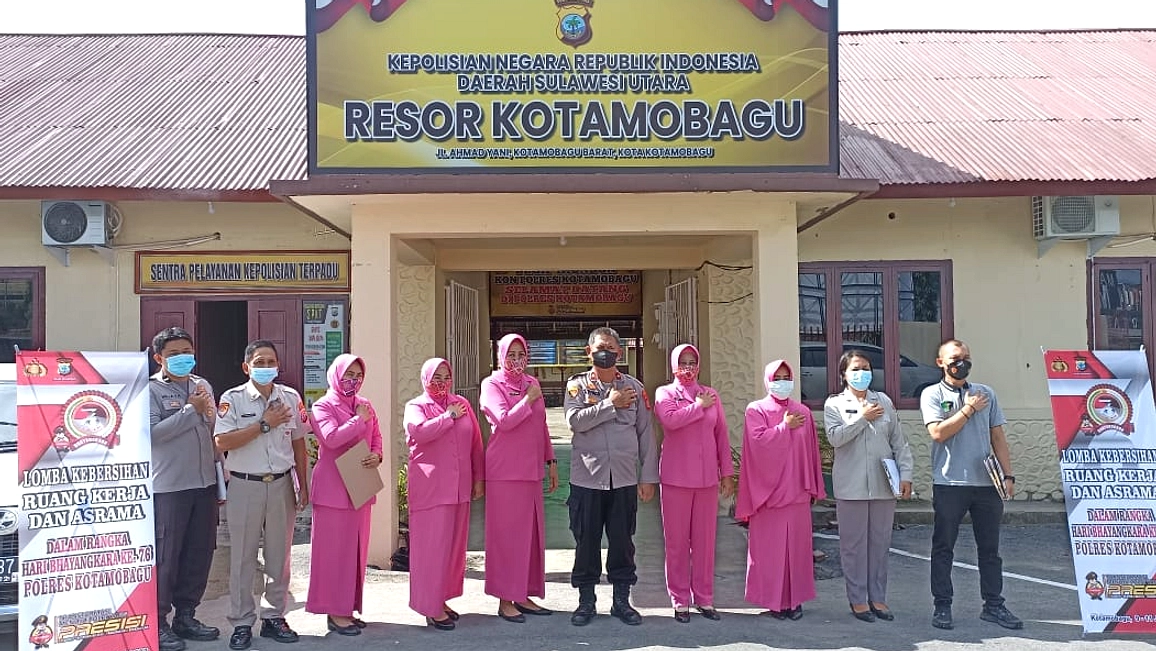 Polres Kotamobagu Antar Siswa Sehari Kamis Hari Bhayangkara