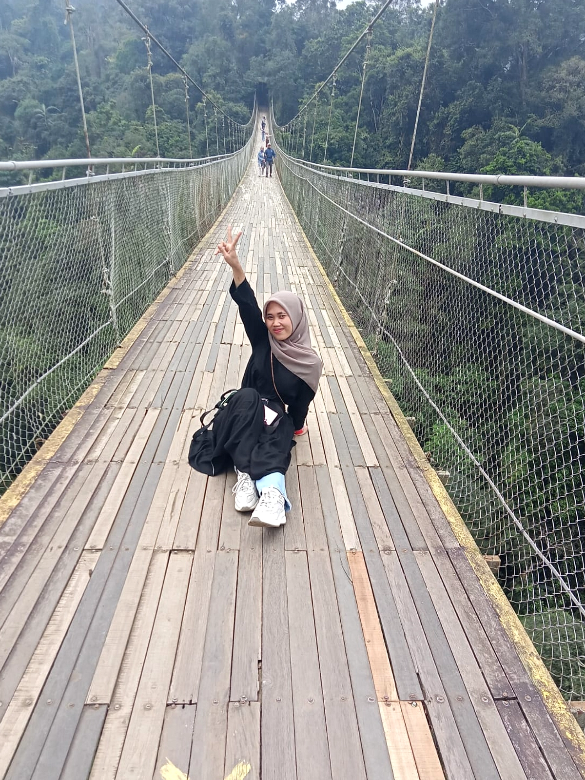 Polri Perbaiki Jembatan Gantung Sasagaran, Warga Lolos Beban