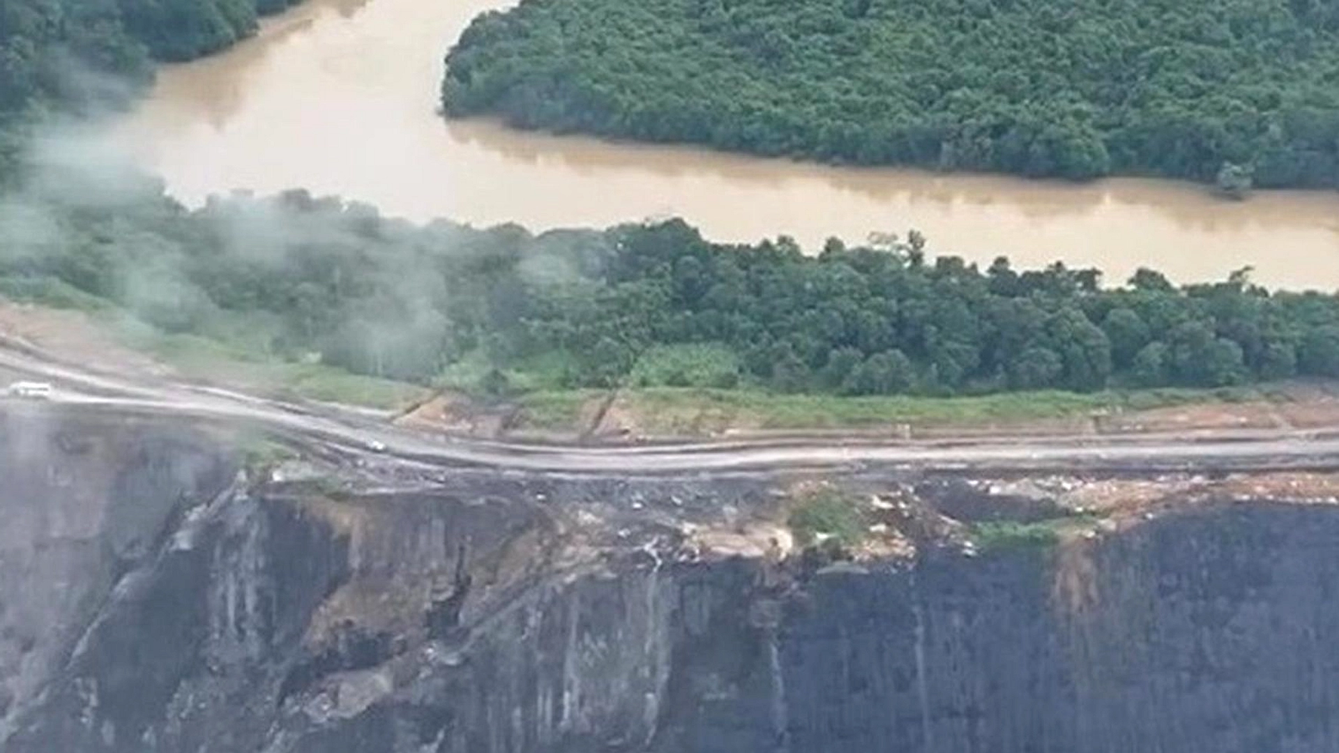 Polusi Batubara Pangandaran: Logam Berbahaya di Dasar Laut
