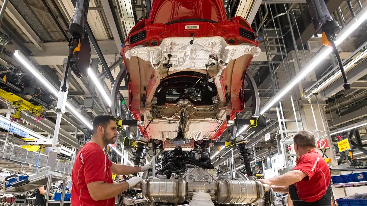 Porsche PHK 20% Karyawan Hingga 2035