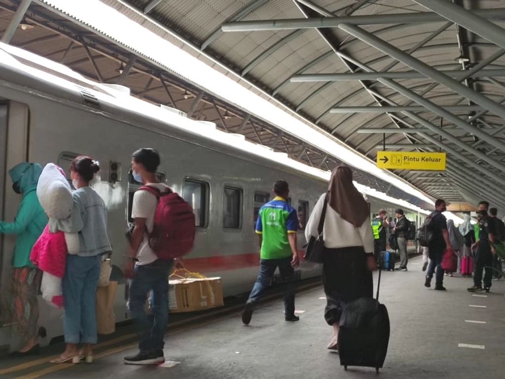 Porter Gubeng, 49, Bekerja Tanpa Gaji Selama Lebaran