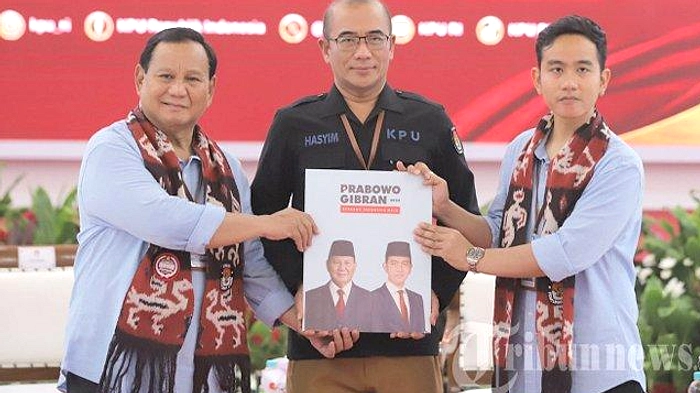 Prabowo Blusukan Senen: Mobil Alphard Menarik Warga
